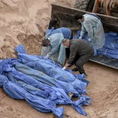 غزہ میں اجتماعی قبر ملنے کے بعد فلسطینیوں نے بین الاقوامی تحقیقات کا مطالبہ کیا