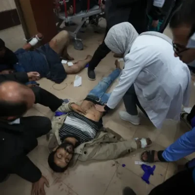 اسرائیلی فوج کی گولہ باری کے باعث غزہ کی پٹی کے الاقصیٰ اسپتال سے سینکڑوں افراد لاپتہ ہو گئے ہیں۔