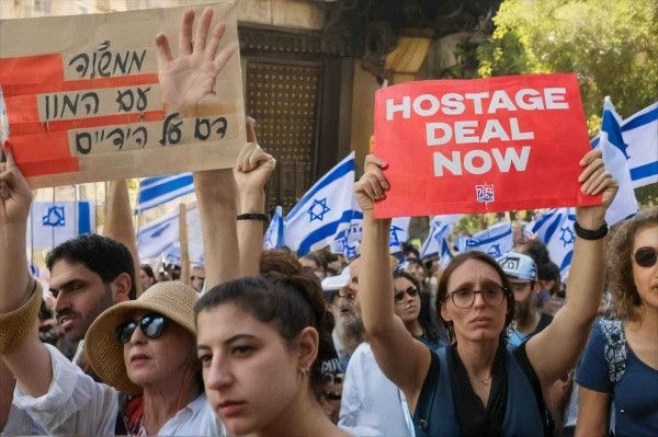 حماس کی جانب سے قیدیوں کی جانوں کو خطرے میں ڈالنے کی دھمکی، اسرائیلی چھاپوں کے درمیان تناؤ میں اضافہ