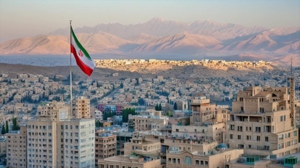 Iran Issues Airspace Warning – WSJ