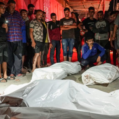 غزہ پر اسرائیل کی شدید بمباری کے نتیجے میں درجنوں فلسطینی جاں بحق ہو گئے۔