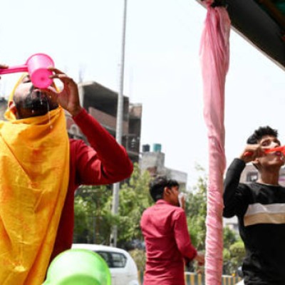 بھارت میں ہیٹ ویو نے ایمرجنسی الرٹ جاری کر دیا ہے کیونکہ انتخابات عروج پر ہیں۔