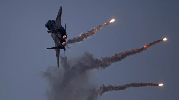 جنوبی لبنان میں اسرائیلی فضائی حملے میں حزب اللہ کا جنگجو اور دو بچے شہید ہو گئے۔