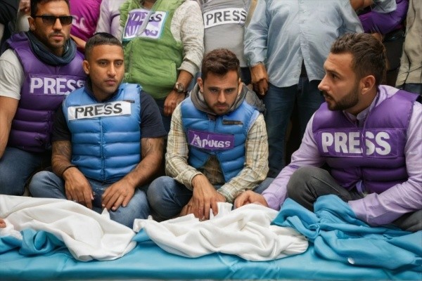 پانچ صحافیوں سمیت درجنوں افراد ہلاک، اسرائیل نے غزہ پر بمباری میں شدت پیدا کر دی